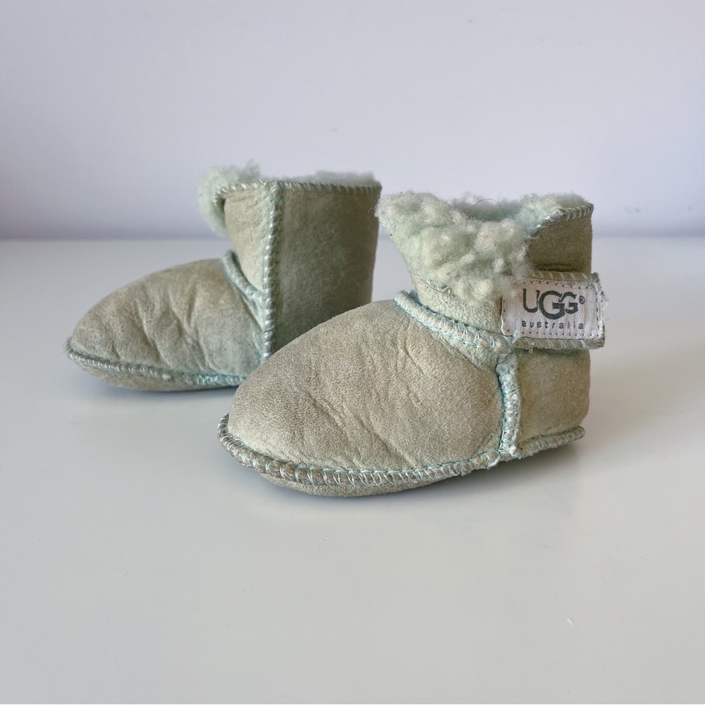 Ugg boot crib shoes size S (9-12 months)